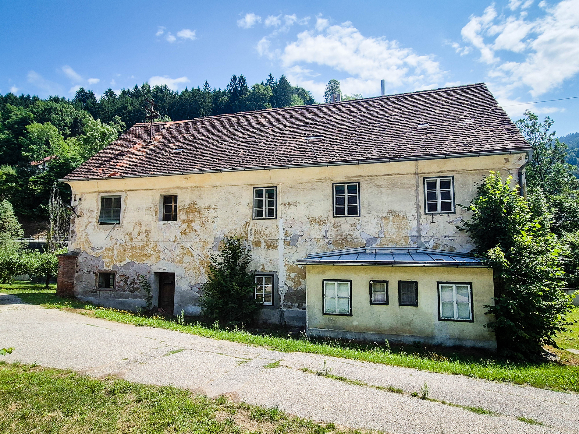 Interessantes Grundstück mit Altbestand