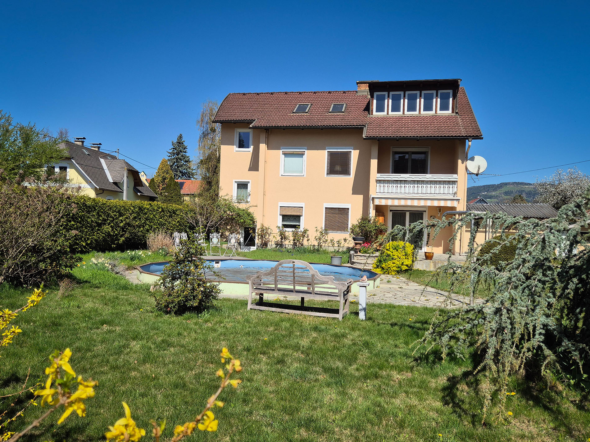 Grosszügiges Anwesen in zentraler Lage!